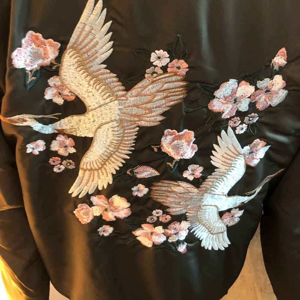 4[Forever21] Olive bomber satin bird embroidered - Picture 5 of 8